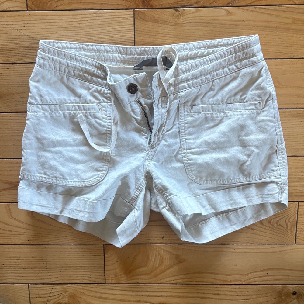 The North Face Women's Cream Cargo Shorts